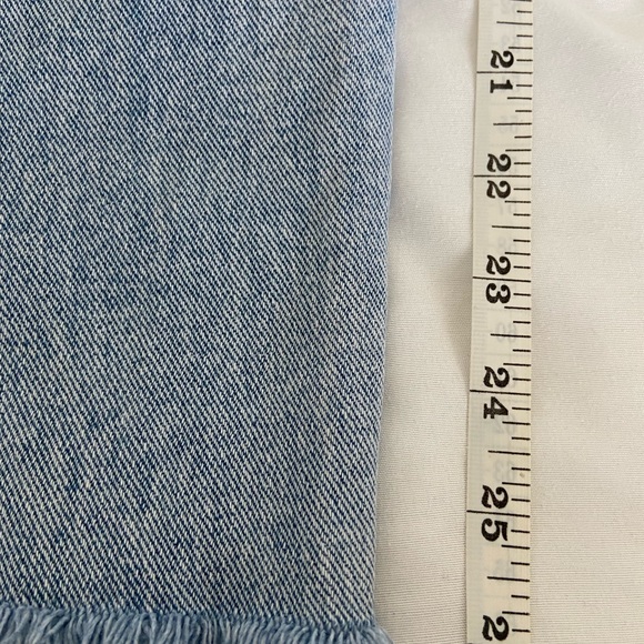 High-waisted Ripped Jeans - Picture 3 of 5